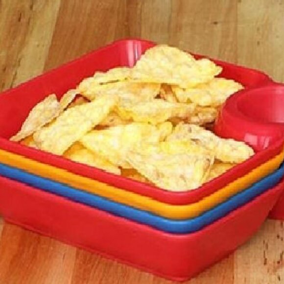 SET 6 SQUARE PLASTIC SNACK TRAYS BOWLS WITH ATTACHED SAUCE/DIP CUP - Picture 2 of 4